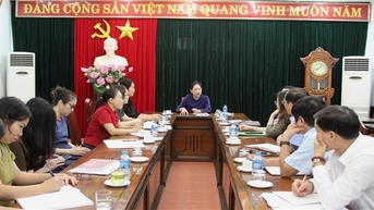 Thứ trưởng, Phó Chủ nhiệm Ủy ban Dân tộc Nông Thị Hà thăm và làm việc tại Trường Phổ thông Vùng cao Việt Bắc