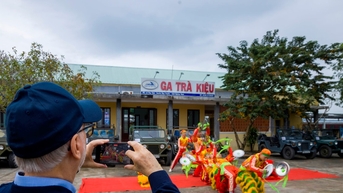 Tàu siêu sang dừng ga xứ Quảng