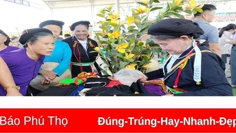 Giữ trang phục Sán Dìu
