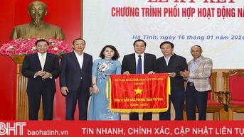 Hà Tĩnh nhận Cờ thi đua xuất sắc của Bộ Văn hóa