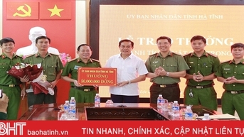Trao thưởng Công an huyện Lộc Hà về thành tích xuất sắc trong đấu tranh phòng chống tội phạm