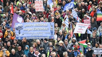 Hàng nghìn người Berlin biểu tình phản đối hỗ trợ quân sự cho Ukraine