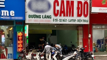 Hai giờ sáng còn gọi chủ cửa hàng cầm đồ