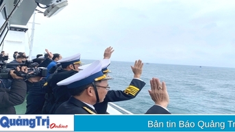 Chúc Tết, tặng quà quân dân huyện đảo Cồn Cỏ bằng cầu trực tuyến do sóng to gió lớn