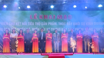 Hiệp Đức khai mạc Phiên chợ kết nối tiêu thụ sản phẩm đồng bào dân tộc thiểu số miền núi