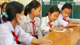 “Cùng em bước tiếp” nối dài ước mơ học tập của các bạn nhỏ sau đại dịch COVID-19