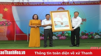 លេខាបក្សទីក្រុង Thanh Hoa លោក Le Anh Xuan បានចូលរួមទិវាឯកភាពជាតិដ៏អស្ចារ្យនៅភូមិ Luan Van
