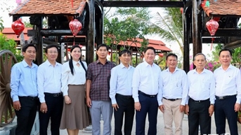 Lãnh đạo UBND tỉnh thăm các doanh nghiệp đầu xuân mới