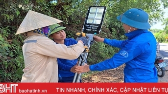 យុវជន Vu Quang ដំឡើង​ខ្សែ​ថាមពល បើក​ដំណើរការ​គំរូ​សេដ្ឋកិច្ច