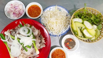 Dân dã cháo lòng chợ quê
