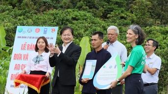 Đưa vào sử dụng công trình ao chống chịu biến đổi khí hậu