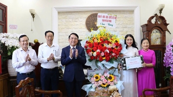 Phó Chủ tịch UBND thành phố Lê Khắc Nam thăm, chúc mừng các nhà giáo tiêu biểu tại huyện Thuỷ Nguyên, An Dương