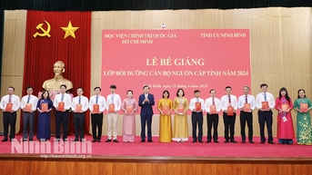 Bế giảng Lớp bồi dưỡng cán bộ nguồn cấp tỉnh năm 2024