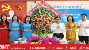Lãnh đạo tỉnh chúc mừng cán bộ, hội viên Hội Liên hiệp Phụ nữ Hà Tĩnh