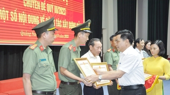 Bồi dưỡng nhận thức, tự giác hành động