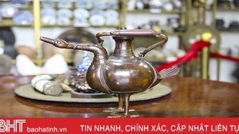 Độc đáo chiếc ấm cổ vừa được bảo tàng tư nhân ở Hà Tĩnh sưu tầm