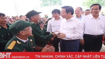 Phó Thủ tướng Trần Hồng Hà chung vui ngày hội đại đoàn kết tại Hà Tĩnh
