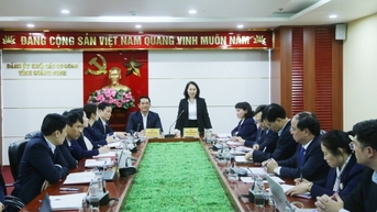 Phó Bí thư Thường trực Tỉnh ủy Trịnh Thị Minh Thanh dự sinh hoạt chi bộ Cơ quan Đảng ủy Khối các cơ quan tỉnh
