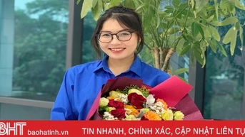 និស្សិតស្រី Ha Tinh “អ្នកអប់រំទ្វេរភាគី” នៃបណ្ឌិតសភាជាតិរដ្ឋបាលសាធារណៈ