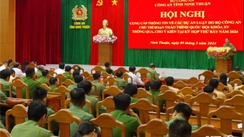 នគរបាល​ខេត្ត​រៀបចំ​សន្និសីទ​ផ្តល់​ព័ត៌មាន​ស្តីពី​សេចក្តីព្រាងច្បាប់​ដែល​ព្រាង​ដោយ​ក្រសួង​សន្តិសុខ​សាធារណៈ។