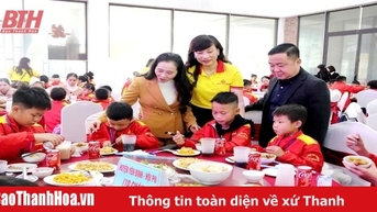 Gặp mặt, trao quà Tết và kinh phí đỡ đầu cho trẻ mồ côi khó khăn