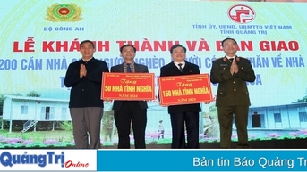 ប្រគល់ផ្ទះចំនួន 200 ខ្នងជូនជនក្រីក្រ និងប្រជាពលរដ្ឋដែលមានការលំបាកលំនៅឋាននៅស្រុក Dakrong និង Huong Hoa