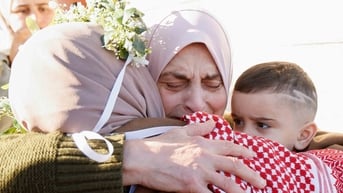 Nước mắt đoàn tụ ngày Hamas