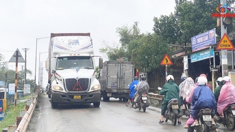 Nỗi lo từ cầu Phong Thử
