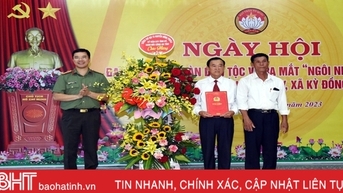 នាយកប៉ូលីស Ha Tinh បានចូលរួមទិវាឯកភាពដ៏អស្ចារ្យនៅស្រុក Ky Anh