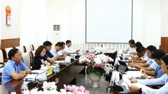 UBND tỉnh họp nghe báo cáo tiến độ ban hành văn bản thi hành Luật Đất đai, Luật Nhà ở và Luật Kinh doanh bất động sản