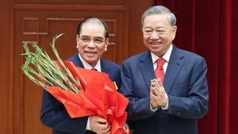 Nguyên Tổng Bí thư Nông Đức Mạnh và nguyên Thủ tướng Nguyễn Tấn Dũng nhận Huân chương Sao vàng