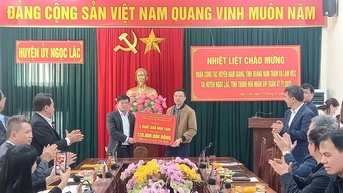 Lãnh đạo huyện Nam Giang thăm, chúc tết huyện kết nghĩa Ngọc Lặc (Thanh Hóa)
