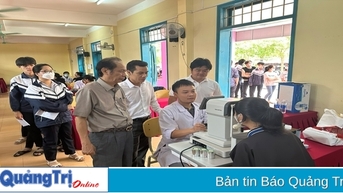 Gần 650 triệu đồng để nâng cao năng lực chăm sóc nhãn khoa và khám, cấp kính cho học sinh THCS