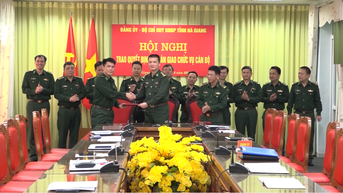 Bộ đội Biên phòng tỉnh công bố, trao quyết định công tác cán bộ