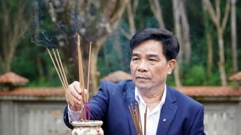 Chủ tịch UBND tỉnh Lê Văn Dũng dâng hương tưởng niệm các di tích lịch sử tại Tiên Phước