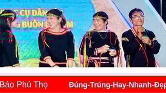 Người phụ nữ thổi đinh tút nơi đại ngàn
