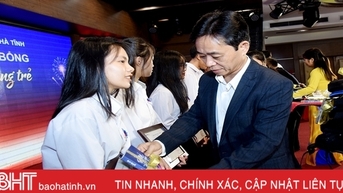Trao 40 suất học bổng cho học sinh học giỏi, vượt khó