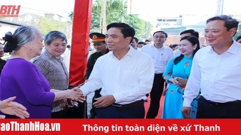 Bí thư Tỉnh ủy Nguyễn Doãn Anh chung vui ngày hội đại đoàn kết toàn dân tộc tại khu phố Quảng Xá