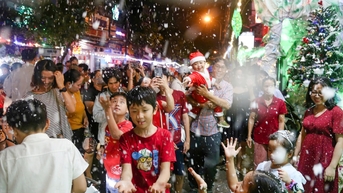 Rộn ràng không khí Giáng sinh trên cả nước