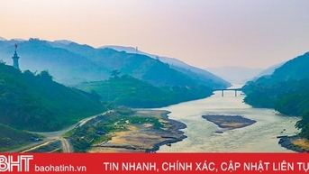 ខ្យល់​បក់​បោក​តាម​ដង​ទន្លេ​ក្រហម