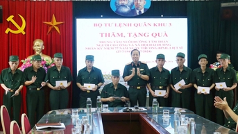 Đoàn công tác Quân khu 3 thăm, tặng quà tại Trung tâm Điều dưỡng người có công Hải Dương