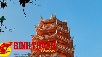 Ngôi chùa cổ kính giữa biển khơi