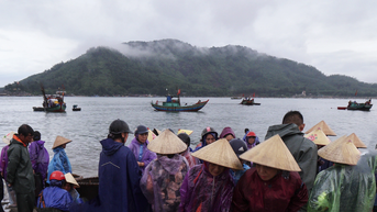 Chợ cá biển Thiên Cầm