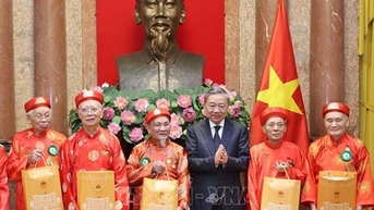 ប្រធាន តូ ឡាំ៖ មនុស្សចាស់តែងតែសក្តិសមជាសសរទ្រូងរបស់ប្រទេស។