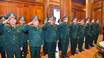 Bộ Chỉ huy Quân sự tỉnh Nghệ An dâng hoa, dâng hương tưởng niệm Chủ tịch Hồ Chí Minh
