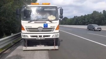 Thực hư về nghi vấn rải đinh trên cao tốc Hà Nội