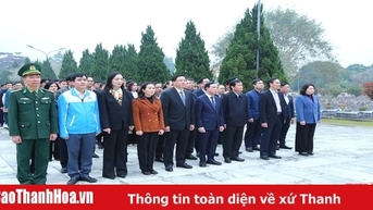 Phó Bí thư Thường trực Tỉnh ủy Lại Thế Nguyên viếng Nghĩa trang liệt sĩ Quốc tế Đồng Tâm; thăm, tặng quà các gia đình chính sách tại huyện Bá Thước