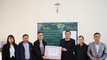 Phó Bí thư Tỉnh ủy Hoàng Giang thăm, chúc mừng giáng sinh chức sắc, giáo dân tiêu biểu tại Bảo Yên