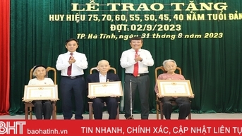 Mong muốn các đảng viên lão thành tiếp tục đóng góp cho sự phát triển của Hà Tĩnh