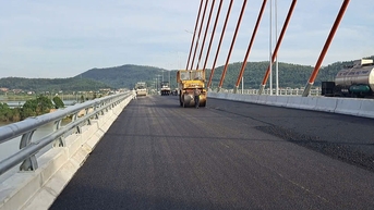 박장(Bac Giang)을 연결하는 동비엣(Dong Viet) 다리
